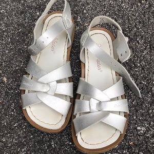 Girls saltwater sandals sz 12